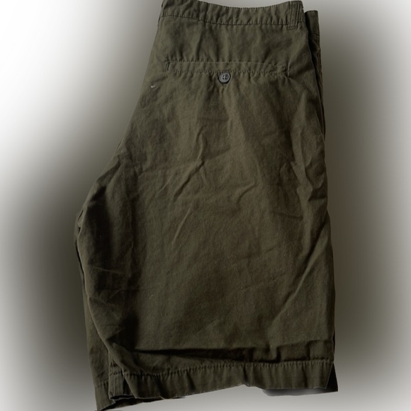 Other - Green Khaki shorts 36